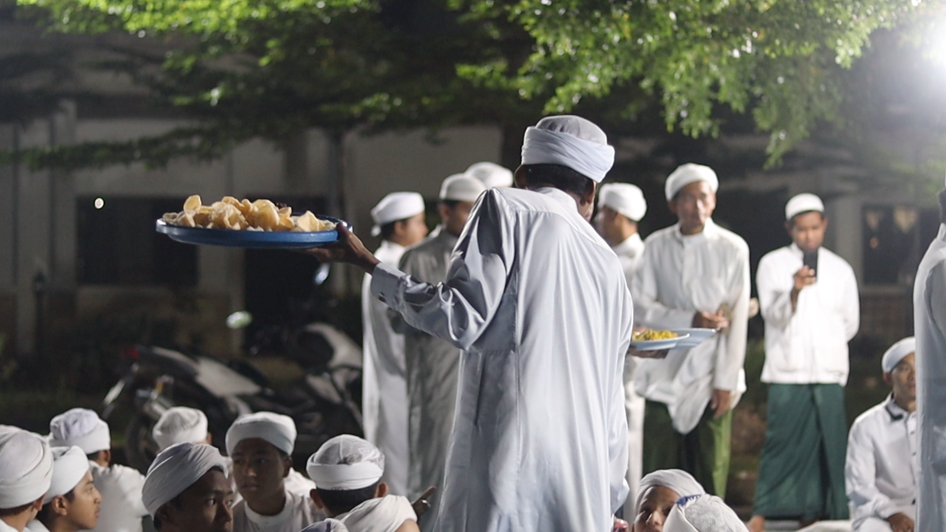Buka Bersama dan Khatam Qur'an dalam Tarawih