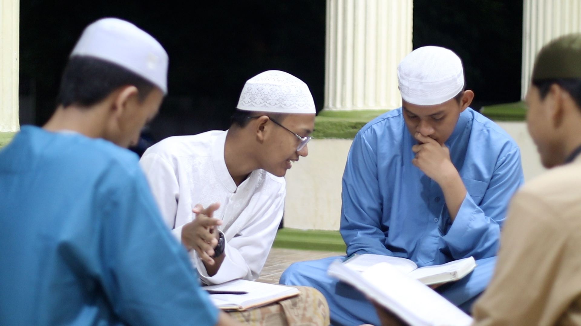 Mutolaah/Mengulang atau Mempersiapkan Pelajaran Besok