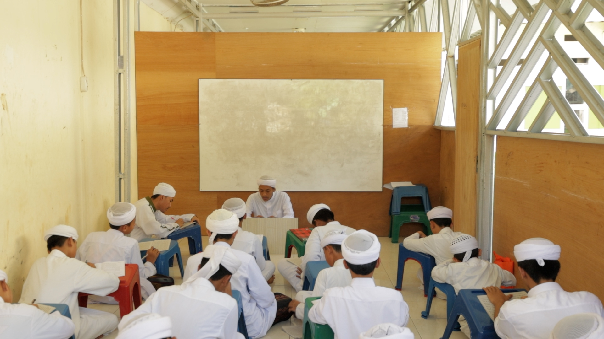 Kegiatan Belajar Mengajar  Jam Keempat