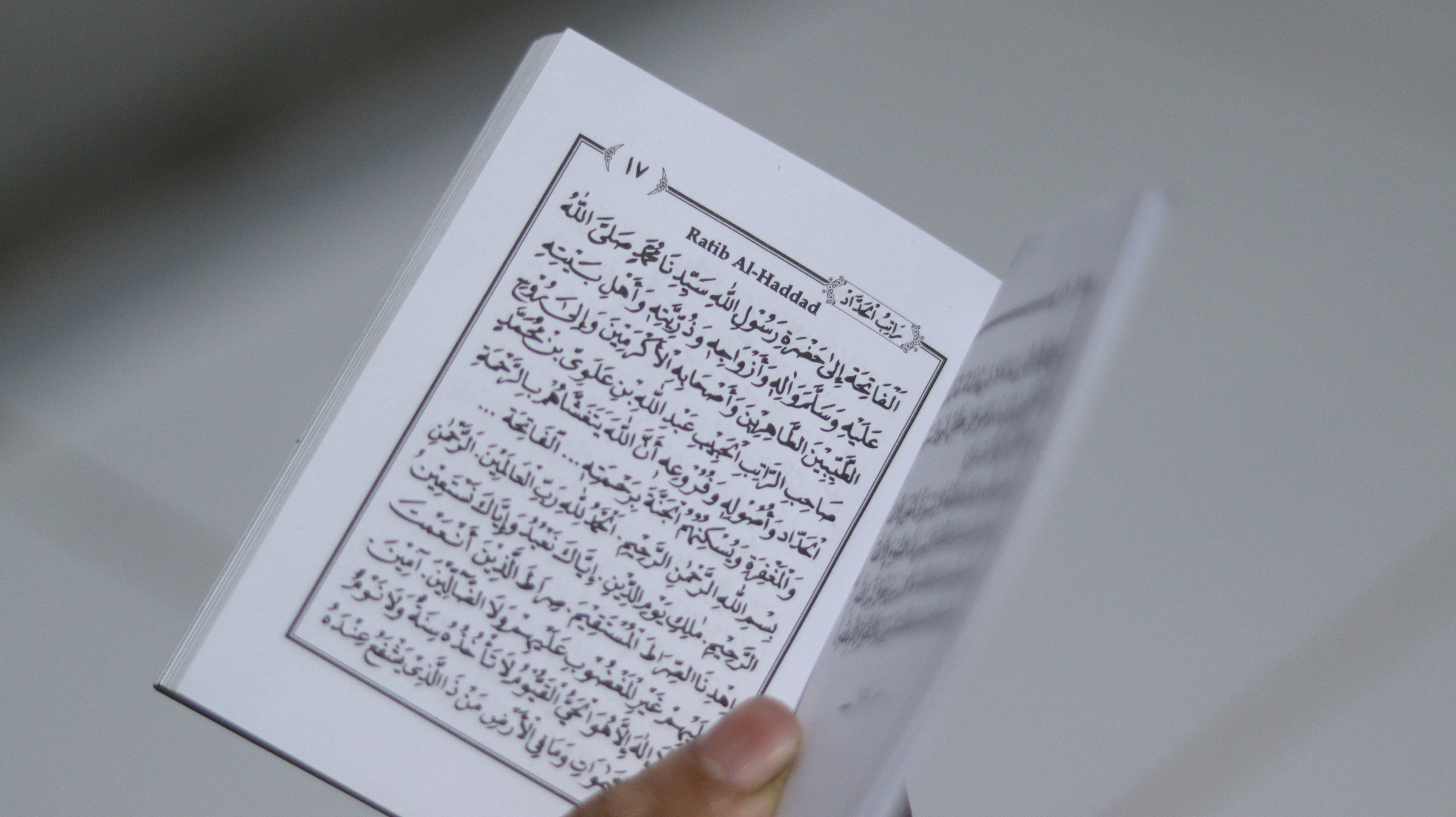 Shalat Isya Berjamaah dan Membaca Ratib Al Haddad